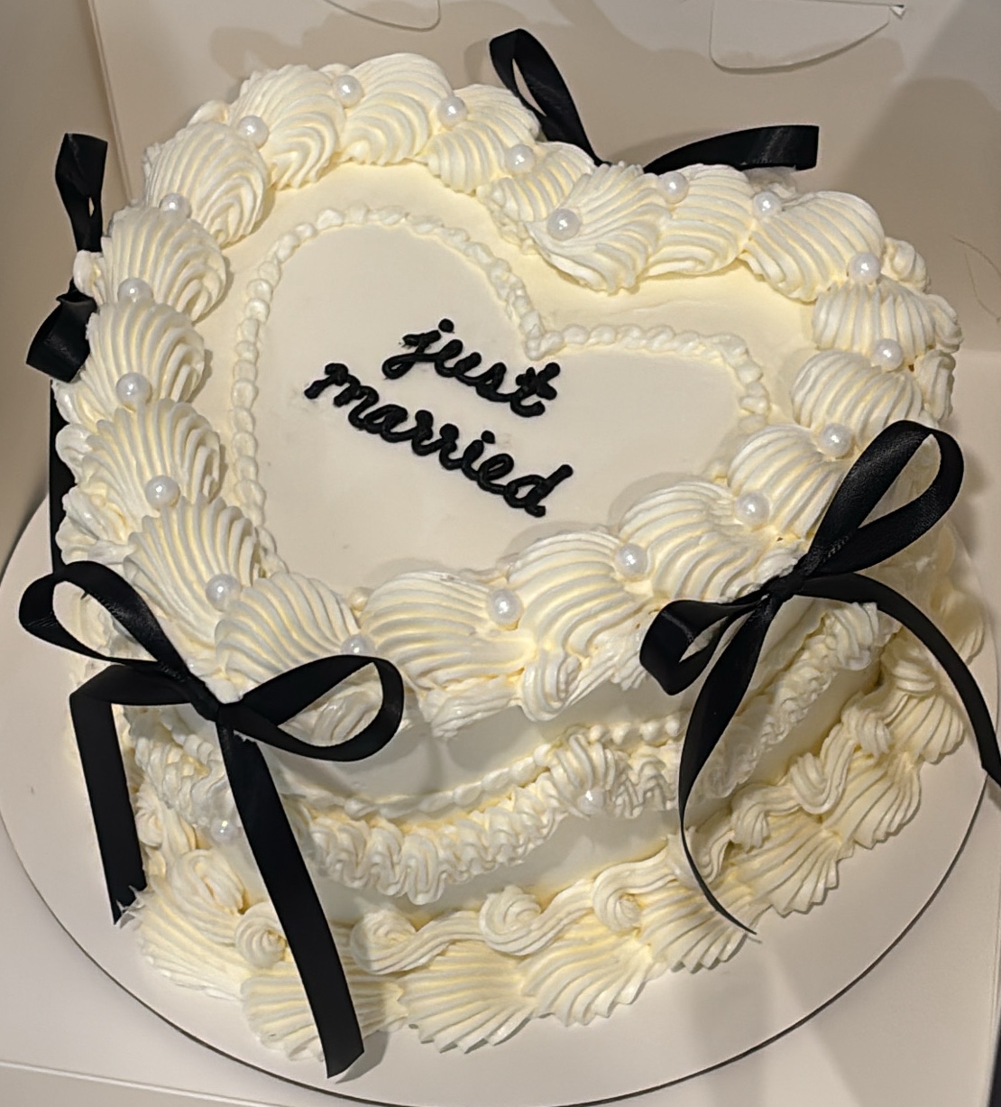 Classic Black & Ivory Heart Cake